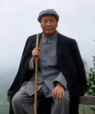 毛主席老人家最喜欢这个用竹子做的拐杖！
这个竹子有人说就是在中南海的竹林里砍下来