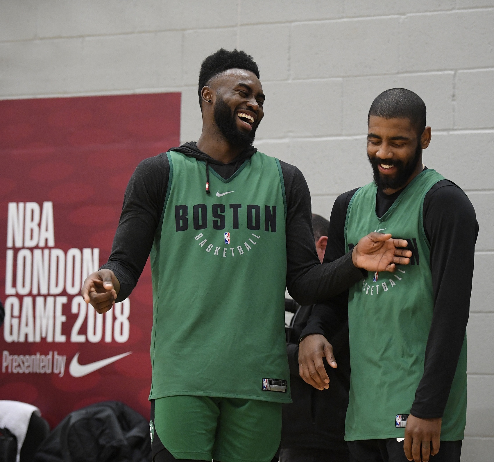 杰伦·布朗谈到了自己生涯初期打替补的经历。谈到欧文和海沃德加盟时自己被降为替补，