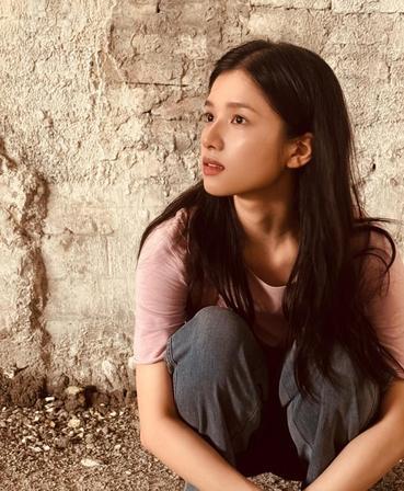 野狗骨头硬是把广告主从犹豫中拽了回来陈异是黄毛，苗婧是乖乖女.宋威龙演的陈异，就