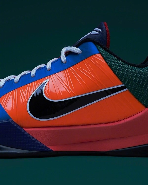 布伦森在上赛季上脚的个人PE配色Nike Kobe 5 PE “What The