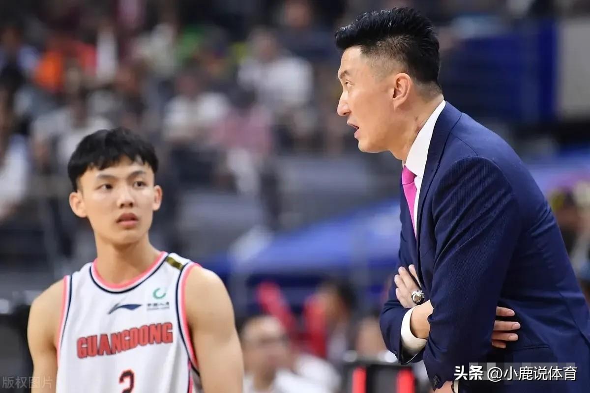 领先拉开这么大优势，
为啥还死攥着徐杰不让下场？
看完整场广东对阵四川的比赛，