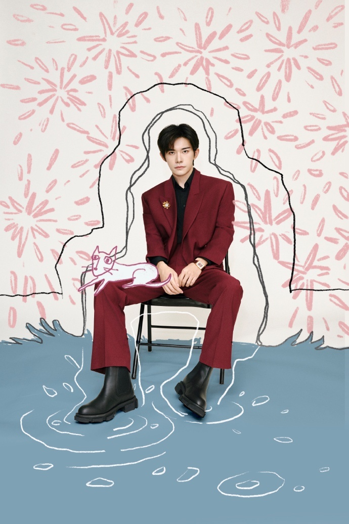 #易烊千玺复古红西装# 千玺的复古红色西装沉稳大气，真的好衬他～ ​​​