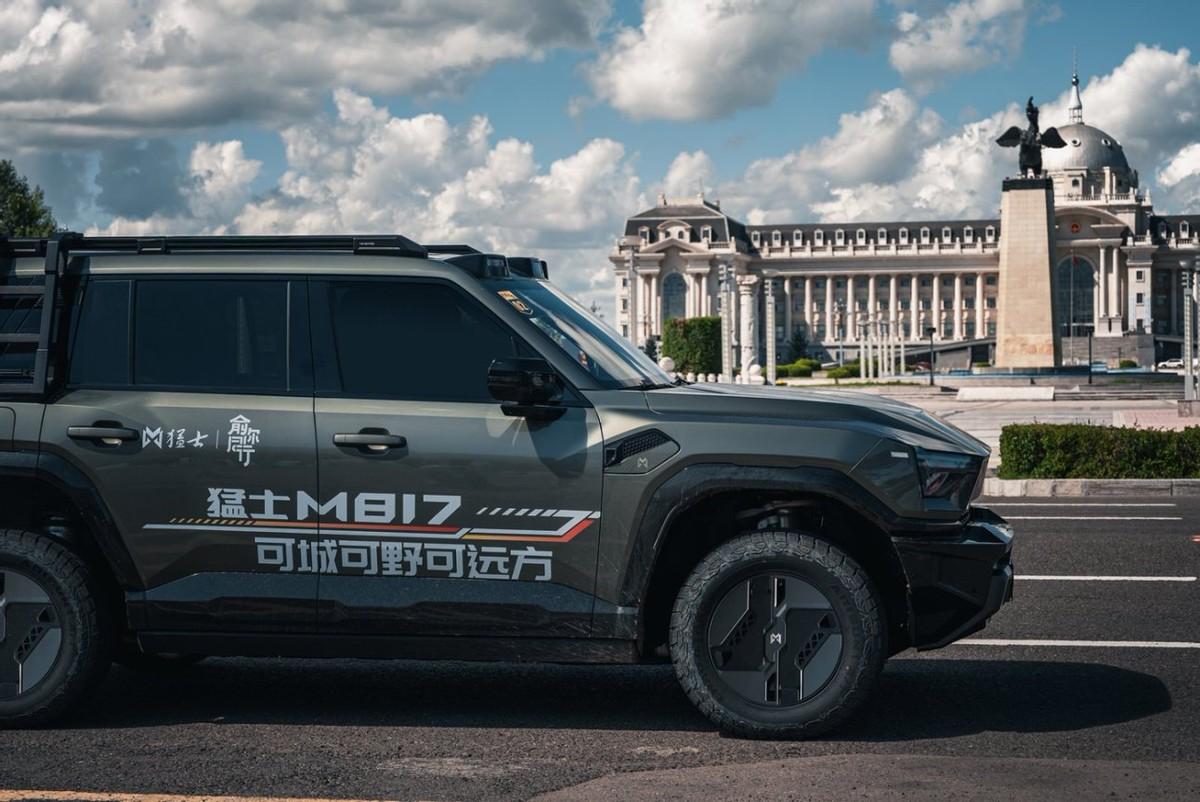 猛士M817：城市荒野间的“多面手”
想找一辆既能城市通勤，又能荒野看星星的车？