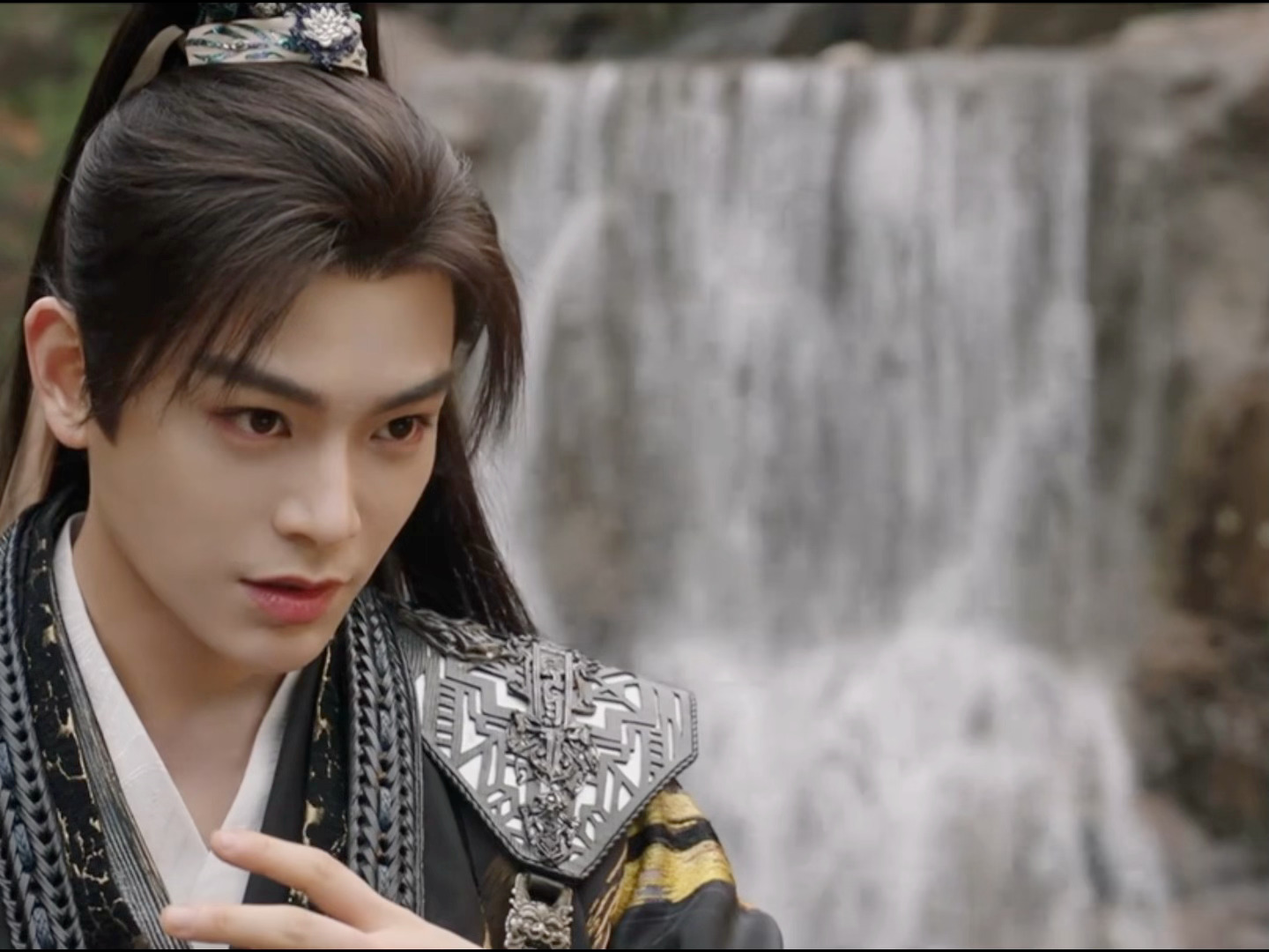 慕子期他就是个妙妙脑#虞书欣戴上了丁禹兮做的拼豆##永夜星河# ​​​