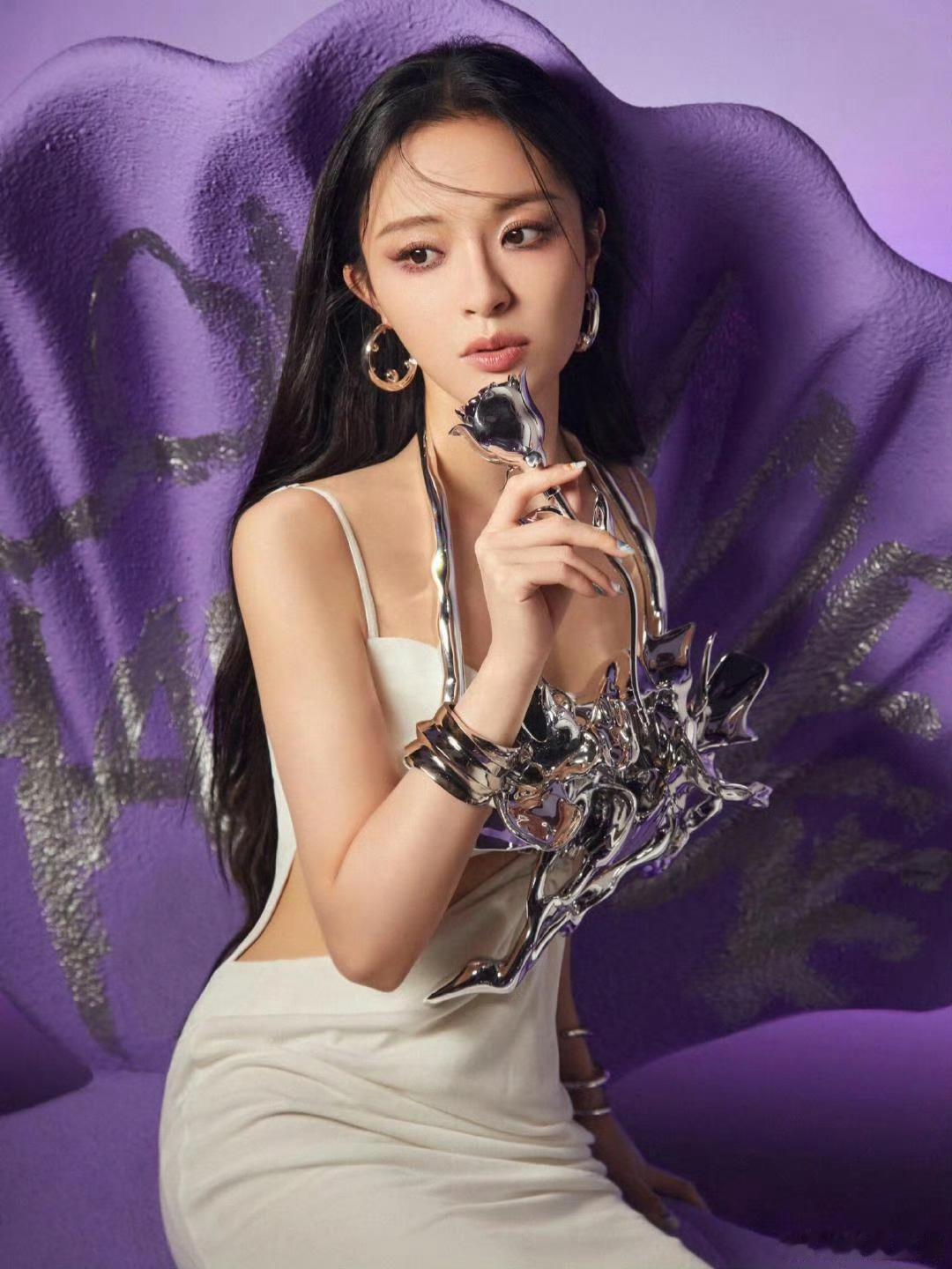 李莎旻子回应跨界唱歌质疑 被李莎旻子圈粉！作为音乐合伙人细腻共情歌手，转场主持时
