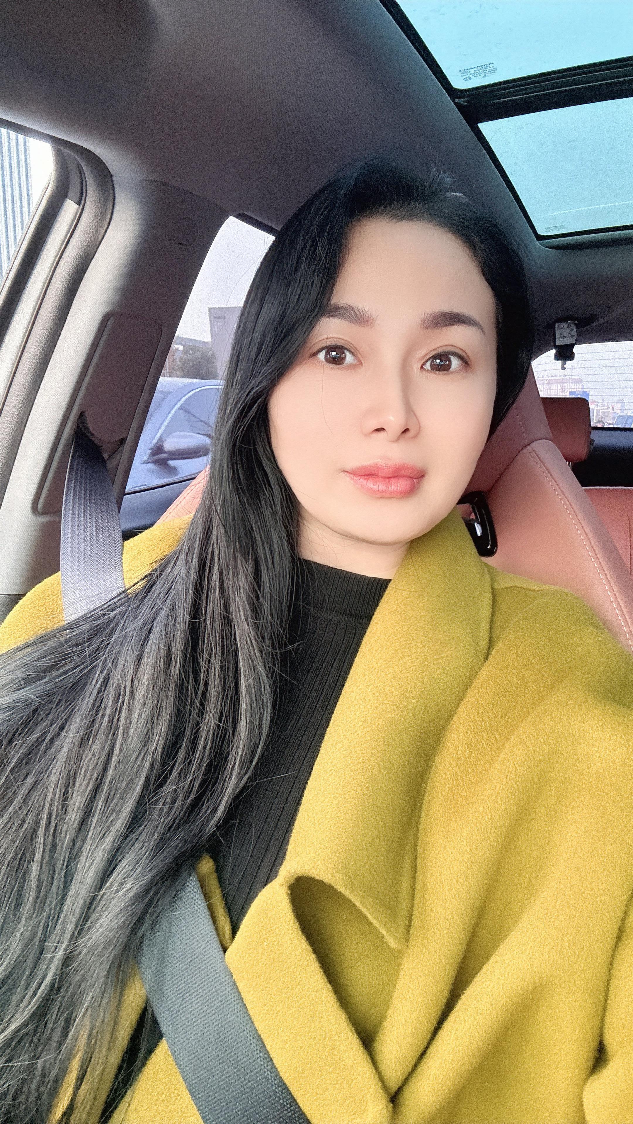 我们只来人间一趟，不妨大胆些 趁还来的及！