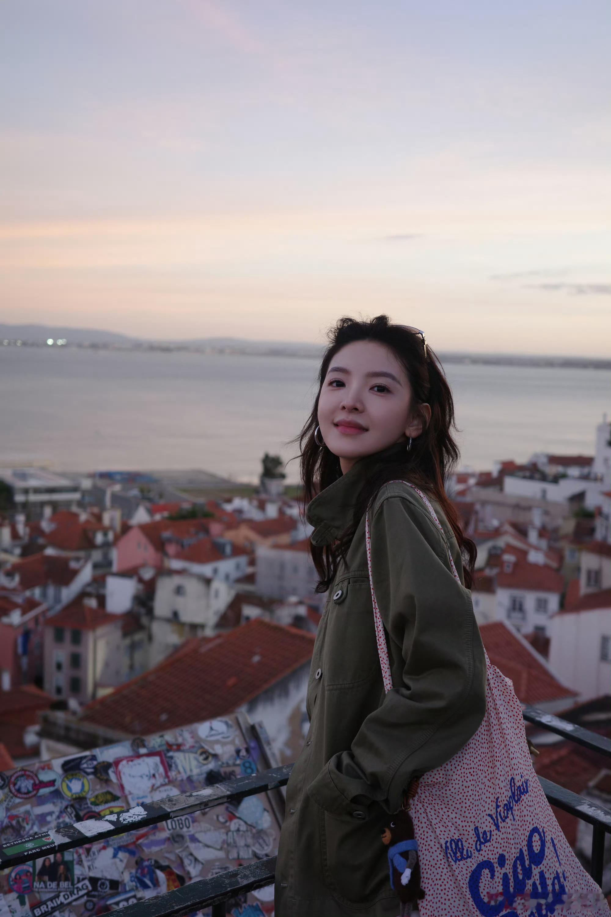 章若楠想把你和时间藏起来 zrn章若楠沈千盏 “我始终相信世界有光，因为我的那束