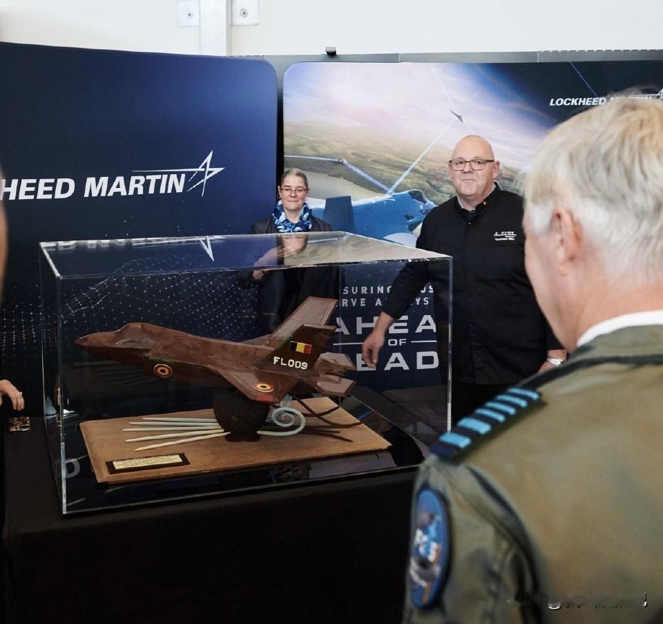 比利时珀尔市的克莱因-布罗格尔空军基地上空发现不明无人机活动，该基地被外界广泛认