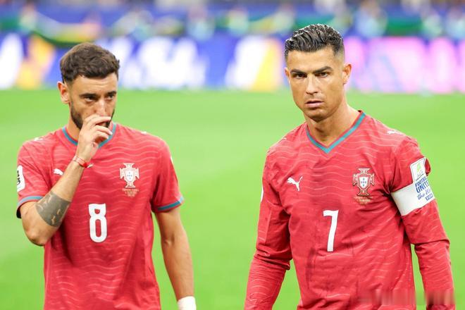 ⚽️【C罗球迷怒喷B费 葡萄牙出局引发网络风暴，B费不堪网暴直接被迫关评！】葡萄