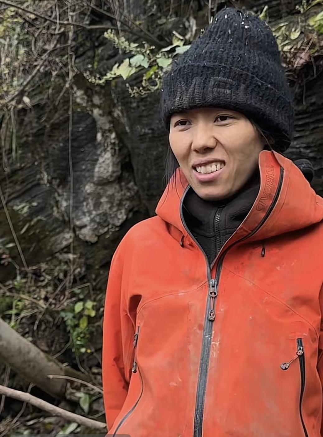 张家界荒野求生赛唯一女选手退赛! 赛事方称其营养不良体重轻