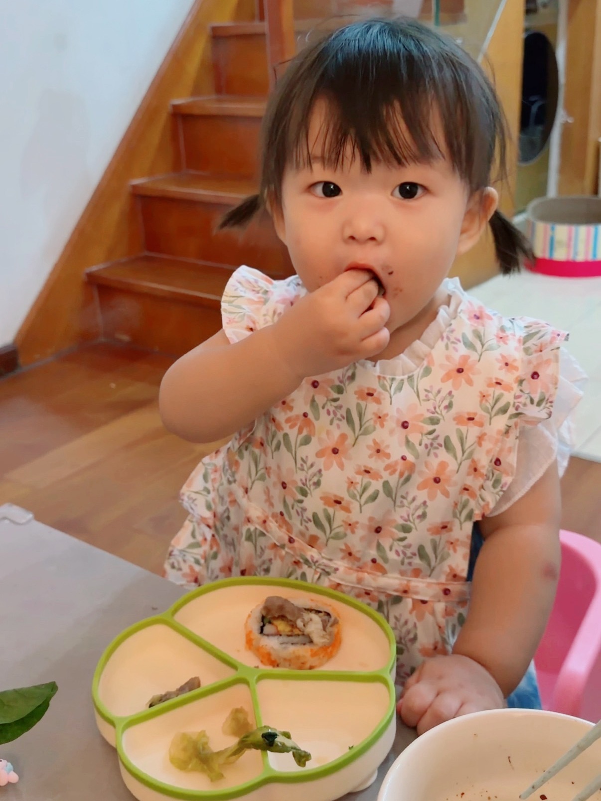 枣的语言系统又更新了，开始自称“宝宝”把我的零食抢过去 护在怀里说“宝宝要”我说