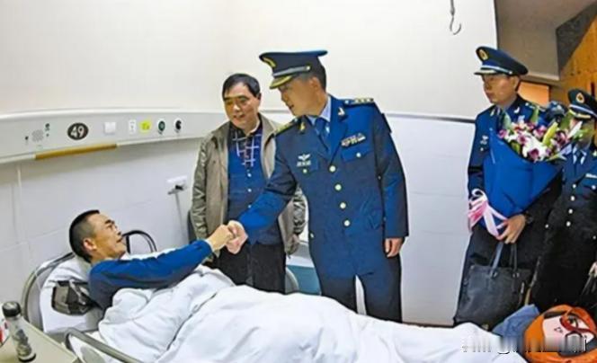 1988年，歼-6飞行员坠入深山后重伤，幸被江西农民所救，27年后，农民妻子打来