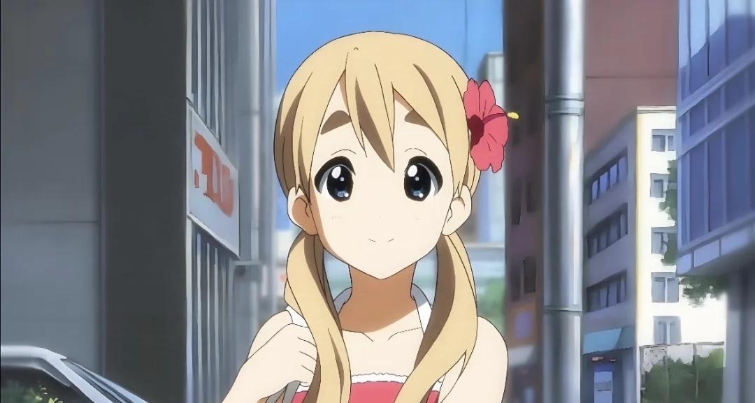 现实中真有腌萝卜眉毛！
起因是今天上结构化学课老师讲到福井谦一，突然发现眉毛和m