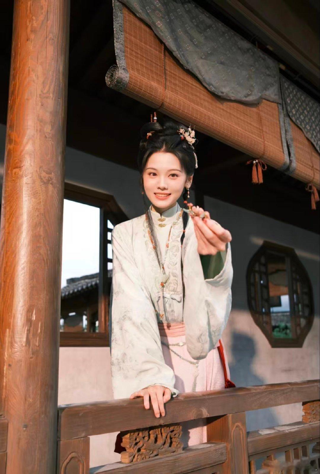 林绣芄向许兰香道歉兰香如故林绣芄的转变让人惊喜，不再任性偏执，为救姐姐放下颜面道