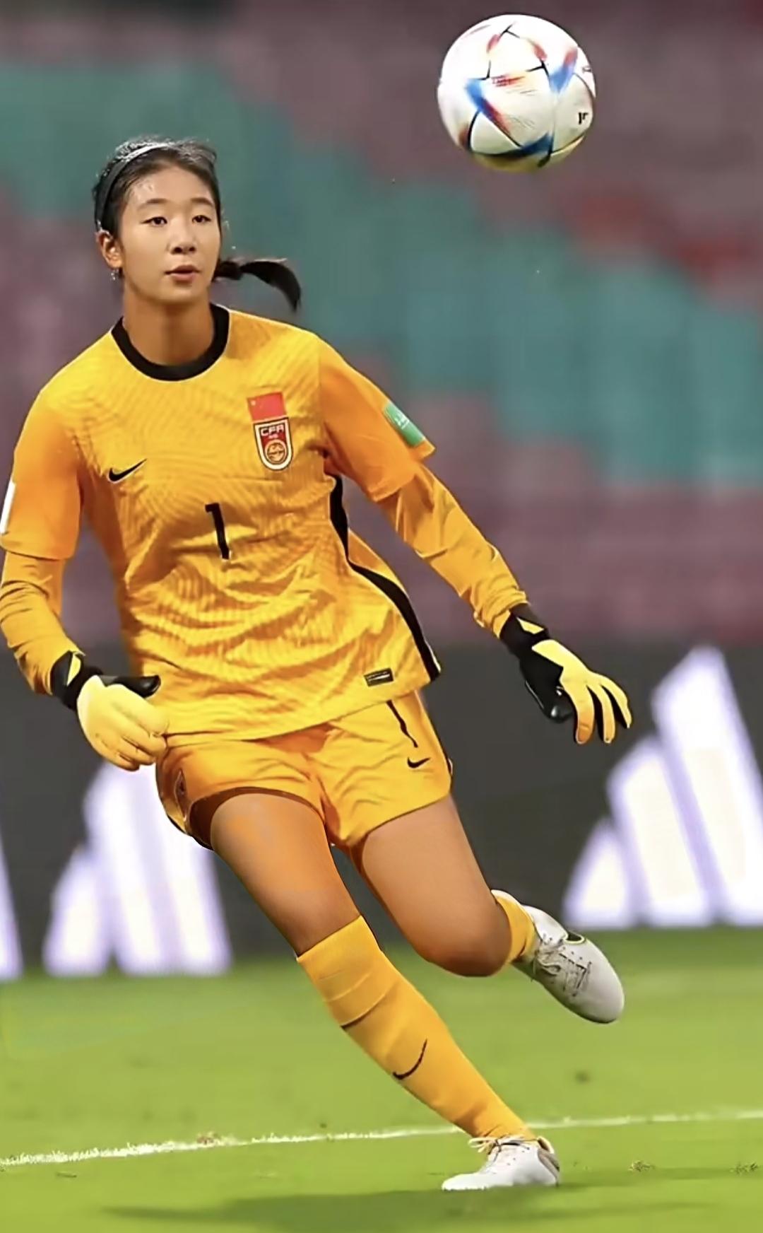 美女的美丽体现在何处呢？中国女足20岁的小将刘晨，山东日照小姑娘，未来可期，前途