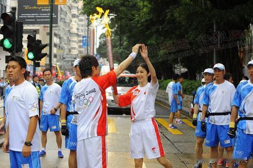 15年前的今天，香江沸腾！那抹奥运圣火里，藏着香港与祖国最动人的拥抱
 
200