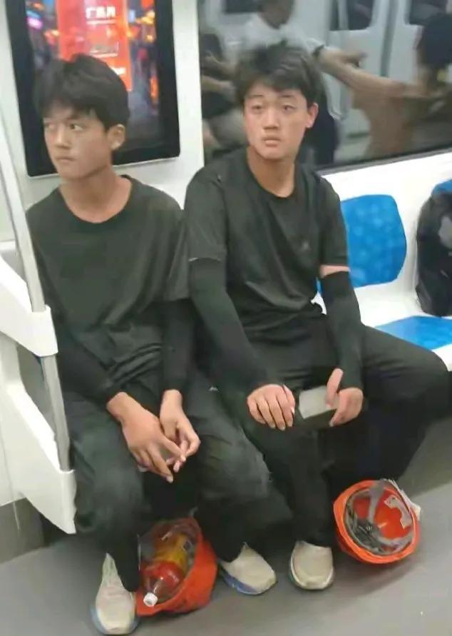 首先声明，我没有看不起苦力劳动者意思，我始终认为，劳动最光荣，劳动是不分贵贱的，