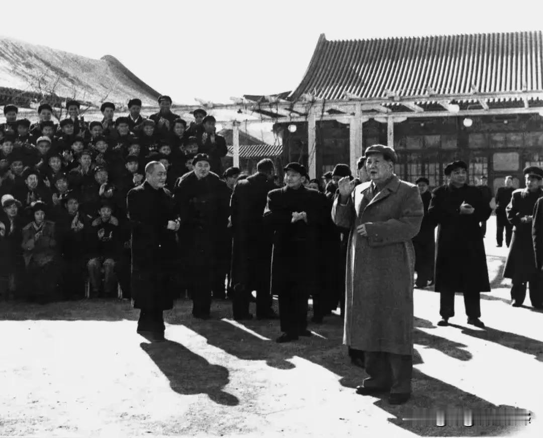 1959年，毛泽东主席回到了阔别32年的家乡，在考察完长沙之后，他对身边的罗瑞卿