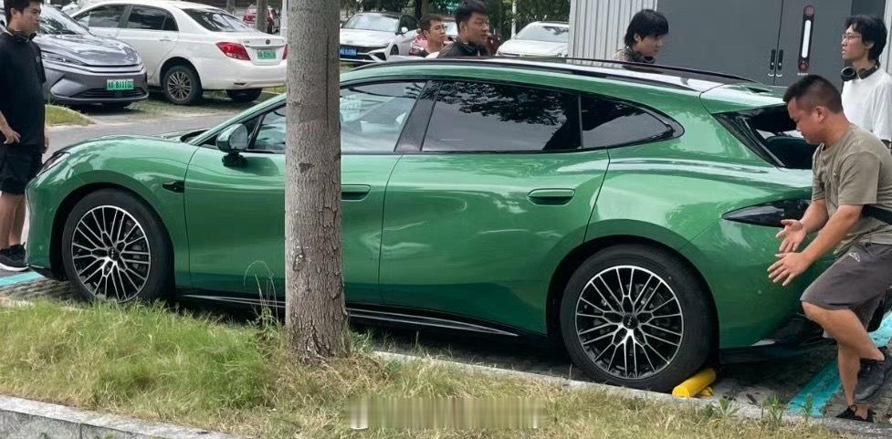 方程豹SGT方程豹的品类也是越来越全了旅行车又进新人这个市场看来还是有需求的新能