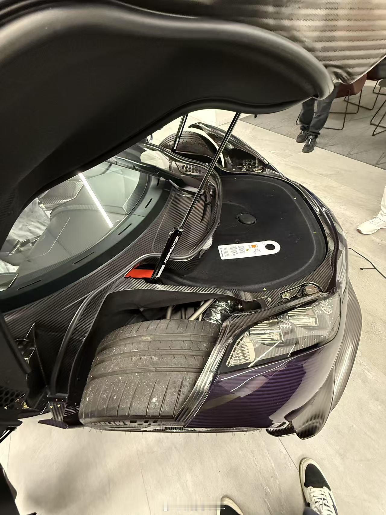 有懂这款超跑的朋友吗，紫碳柯尼赛格Regera ​​​