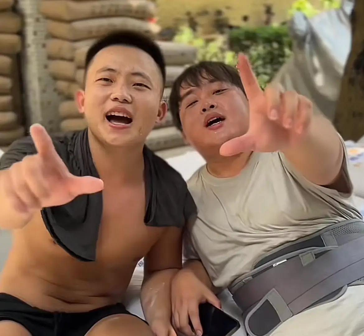 “拖鞋战神”阿兴也顶不住了，深圳扛楼一直到凌晨两点，才赚了1000多块，已坚持1