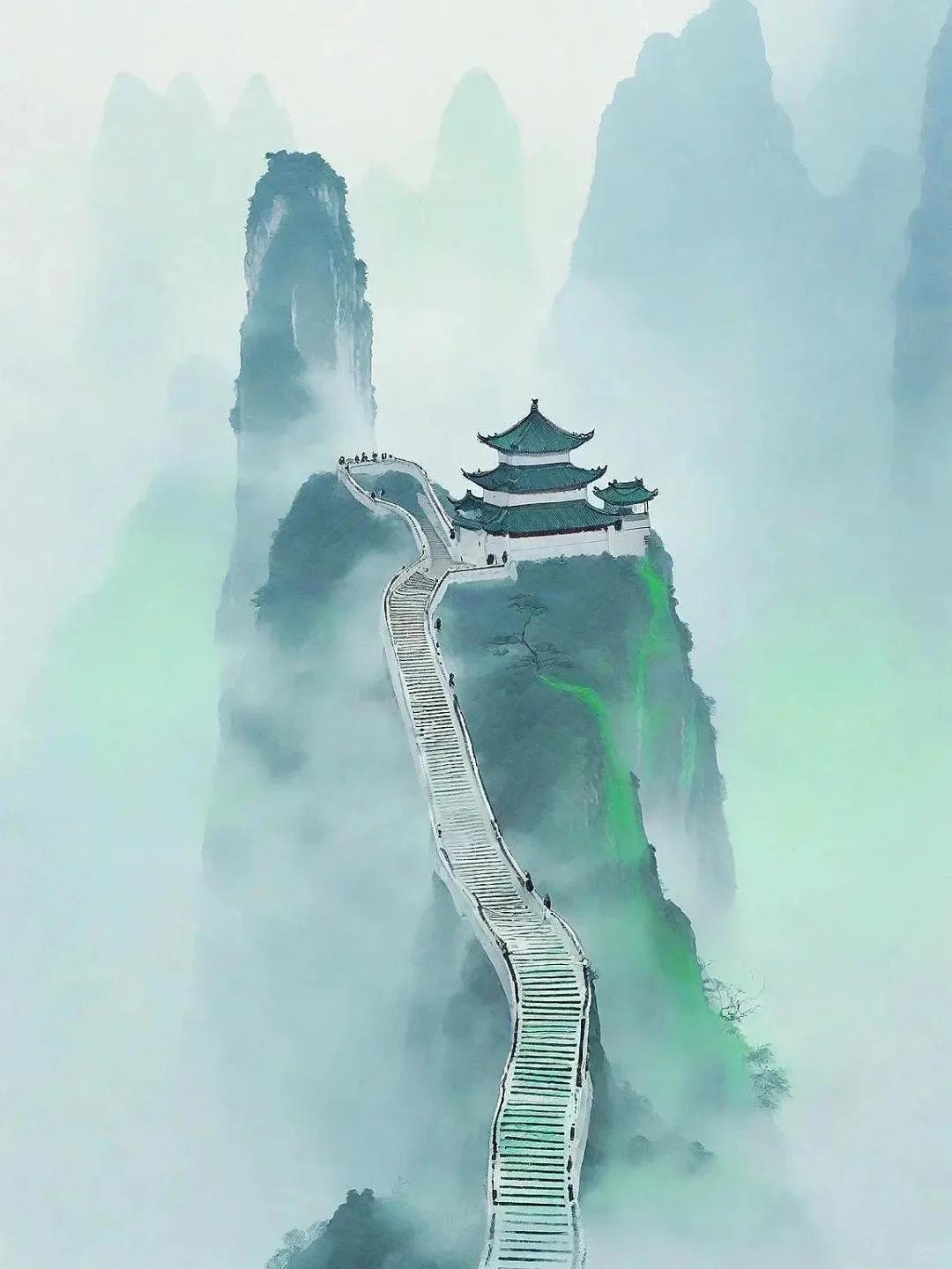 塞下曲   /王昌龄

饮马度秋水，水寒风似刀。
平沙日未没，黯黯见临洮。
昔日
