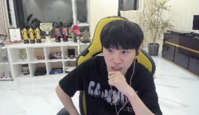 既然不参加了是不是可以直接解说啊[笑cry]，感觉直接解说老头杯热度直接拉满[阴