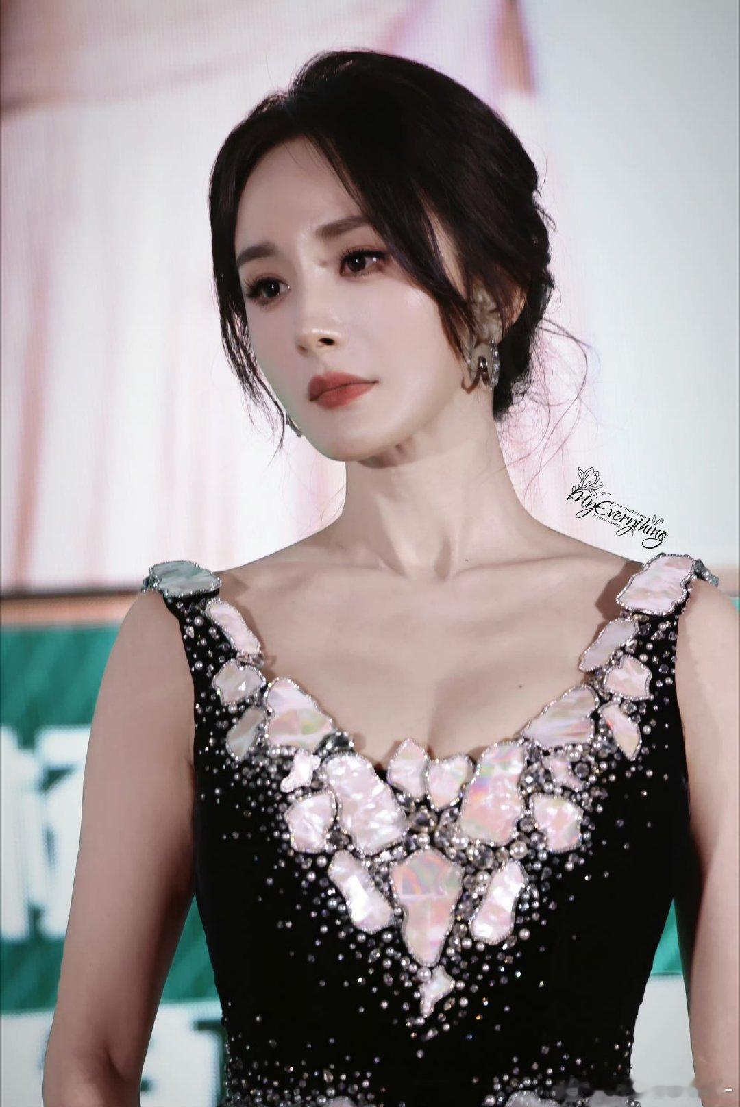 杨幂杨幂末路狂花 ym杨幂公牛品牌全球代言人 “在时间飞逝的世间 唯有爱意可以永