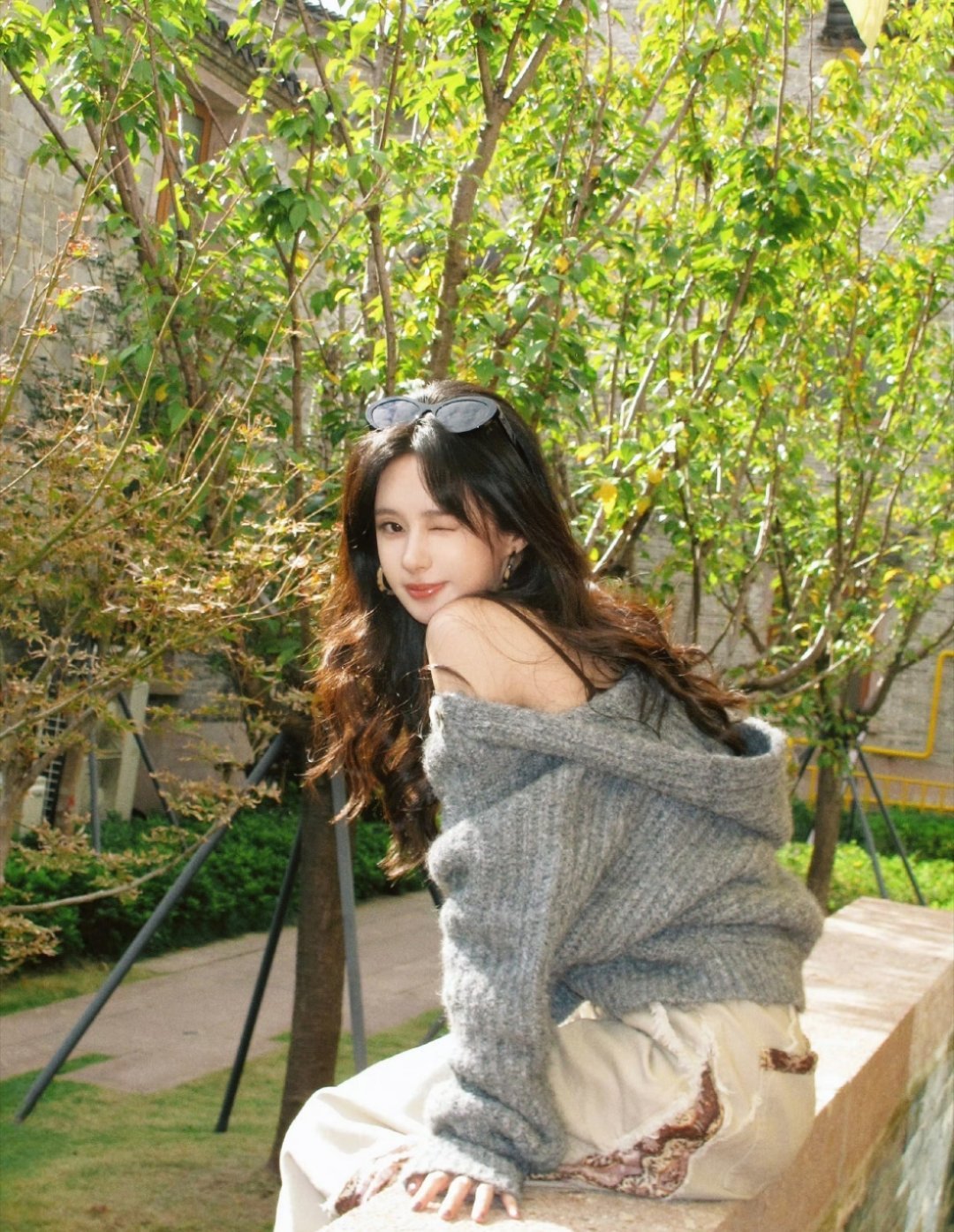 阳光是最好的滤镜，这是谁家的漂亮娃娃呀！郑合惠子你美！ 