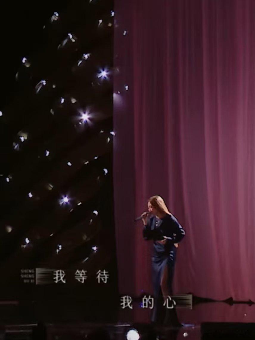 A-Lin 的嗓音就像为这首歌量身定做，温暖又清澈，能悄悄拂过心灵最柔软的地方。