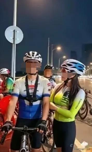 好家伙，前凸后翘的，确实挺有杀伤力。不过这男人也是，都有老婆孩子的人了，违反公序
