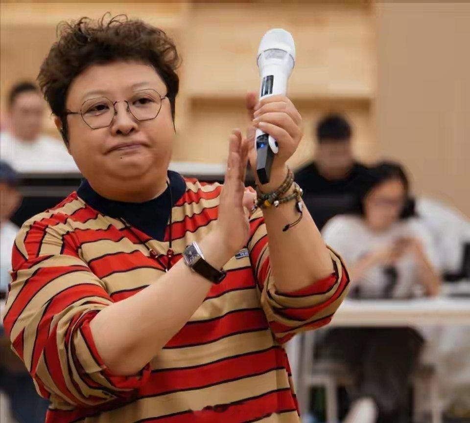 发现没有，韩红现在退出公益已经来不及了，原因其实很简单，那就是那么多月捐人需要有