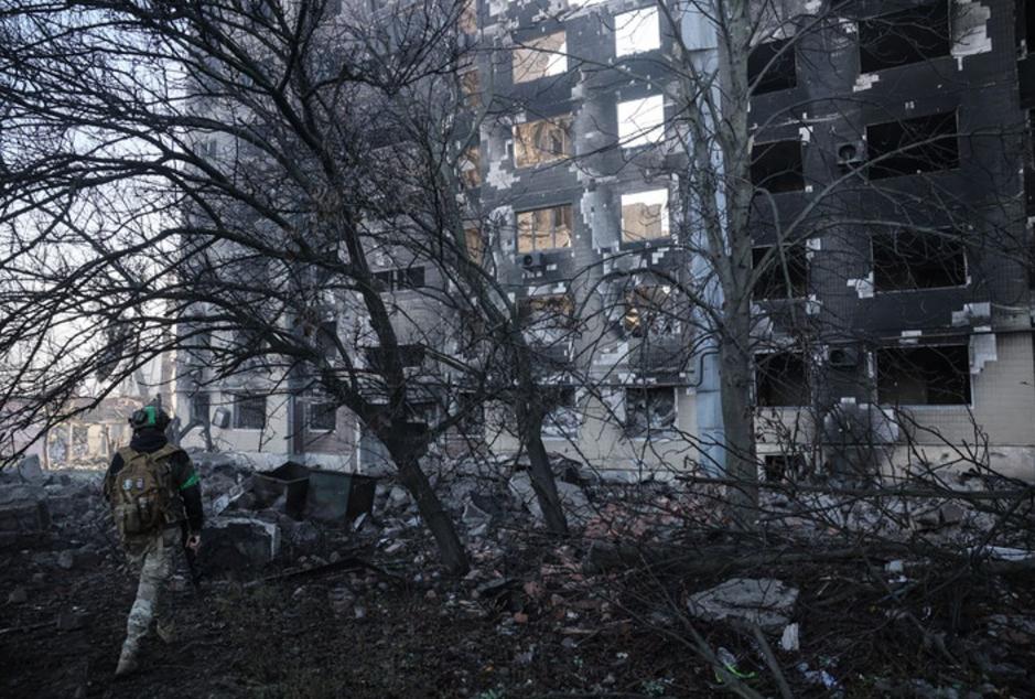 俄乌战局终局将至？乌克兰陷“战也输、和也亏”生死抉择
 
11月28日，英媒刊文