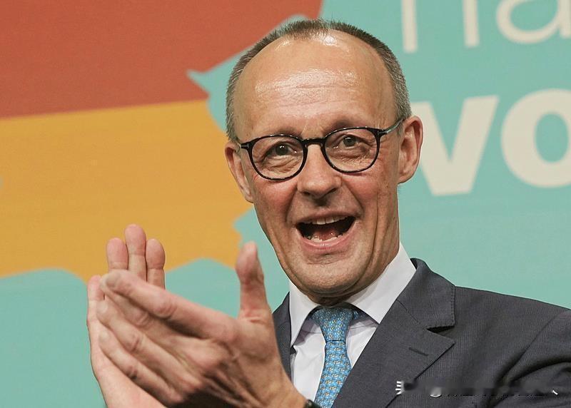 新轴心国的战车已经启动。德国叫嚣对俄开战，日本叫嚣介入台海，这不是巧合，这是信号