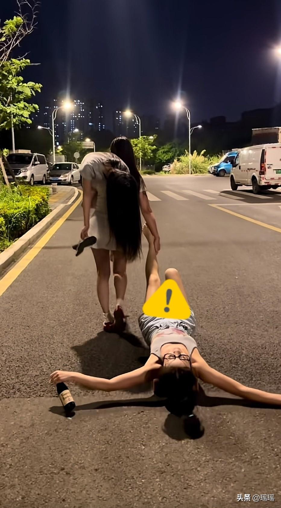 既然是闺蜜，为什么不两个一起扛