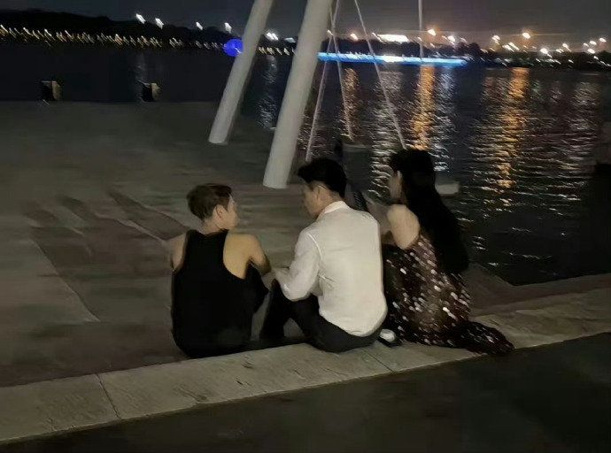 王嘉尔去奚梦瑶何猷君婚礼了王嘉尔奚梦瑶何猷君友谊 哇王嘉尔出发参加奚梦瑶何猷君婚