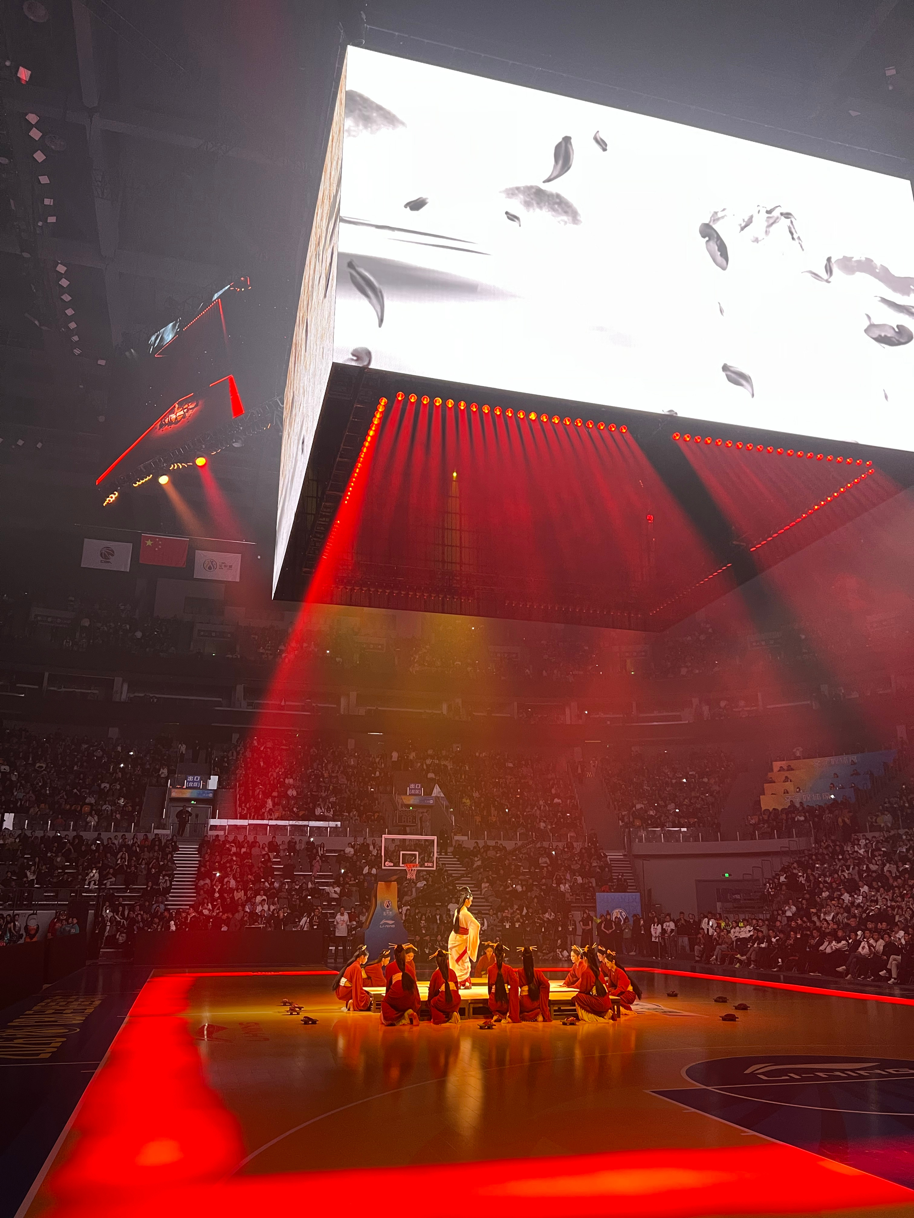 这两天的开场秀 故事感和中国元素 是近几年所有全明星的表演中最喜欢的CBA全明星
