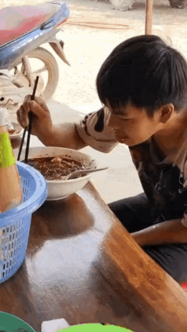 孩子多吃一点吧，
读书不需要吃着饱，
但是工作搬砖需要。