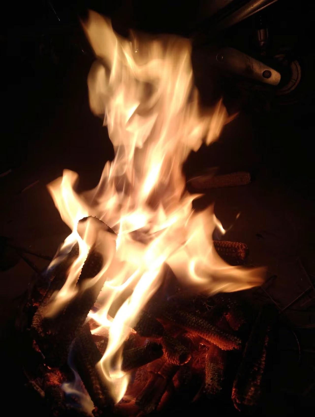 人静 物简 心安 便是生活最好的状态 !抬头看月光