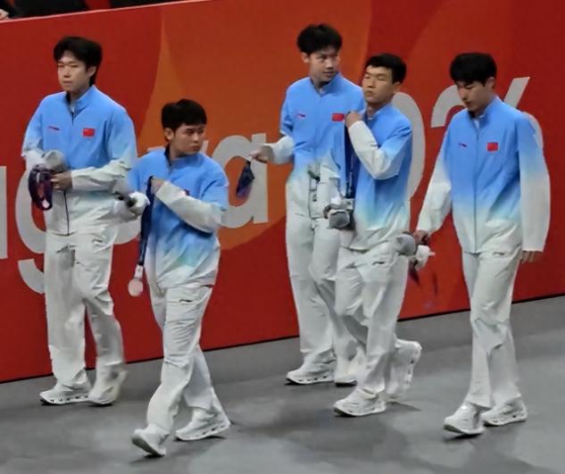 国乒男团输给日本，九连冠断了。网上立马炸出一堆人，哭的骂的，还有跑去运动员账号底