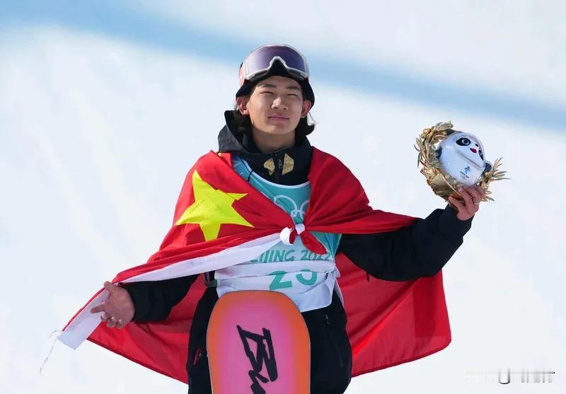 苏翊鸣完赛后喜极而泣 苏翊鸣完赛后喜极而泣，那一幕着实令人动容。2022北京冬奥