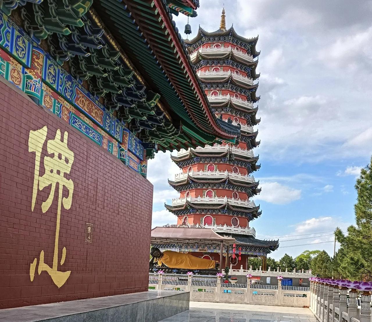 人，不会因为一件喜事高兴一整年；却能因为一次伤心抑郁终生。