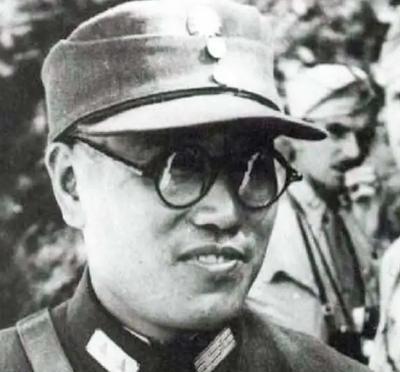1948年10月12日，廖耀湘派手下的宪兵去枪毙作战不利的师长戴海容。宪兵刚走进