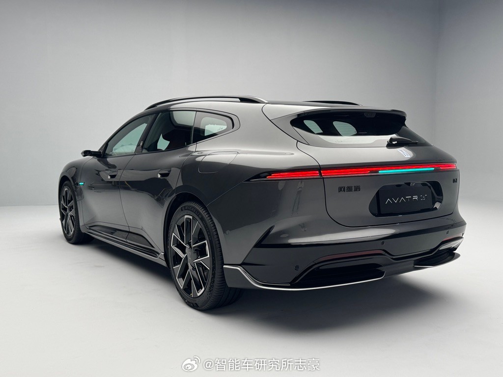 阿维塔06T外观解密！6色实拍大全。阿维塔设计+旅行车姿态，这车真的是帅炸了！哥