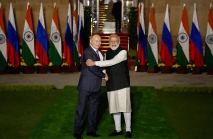 普京刚结束印度之行就抛出个让军迷都坐不住的“大新闻”，俄印直接拍板把140架苏-