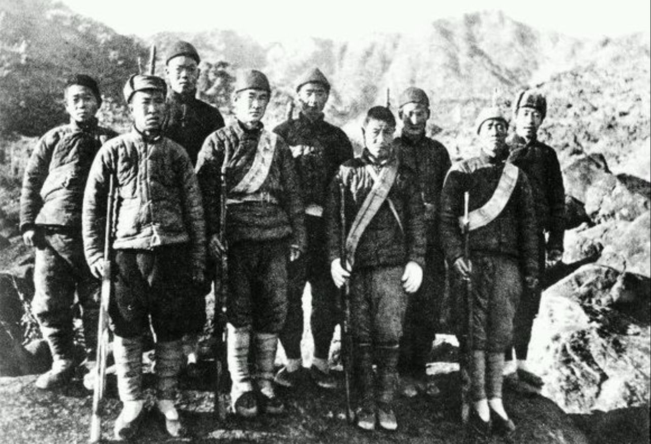 这张照片是抗日战争时期河北井陉煤矿矿工抗日游击队队员的合影