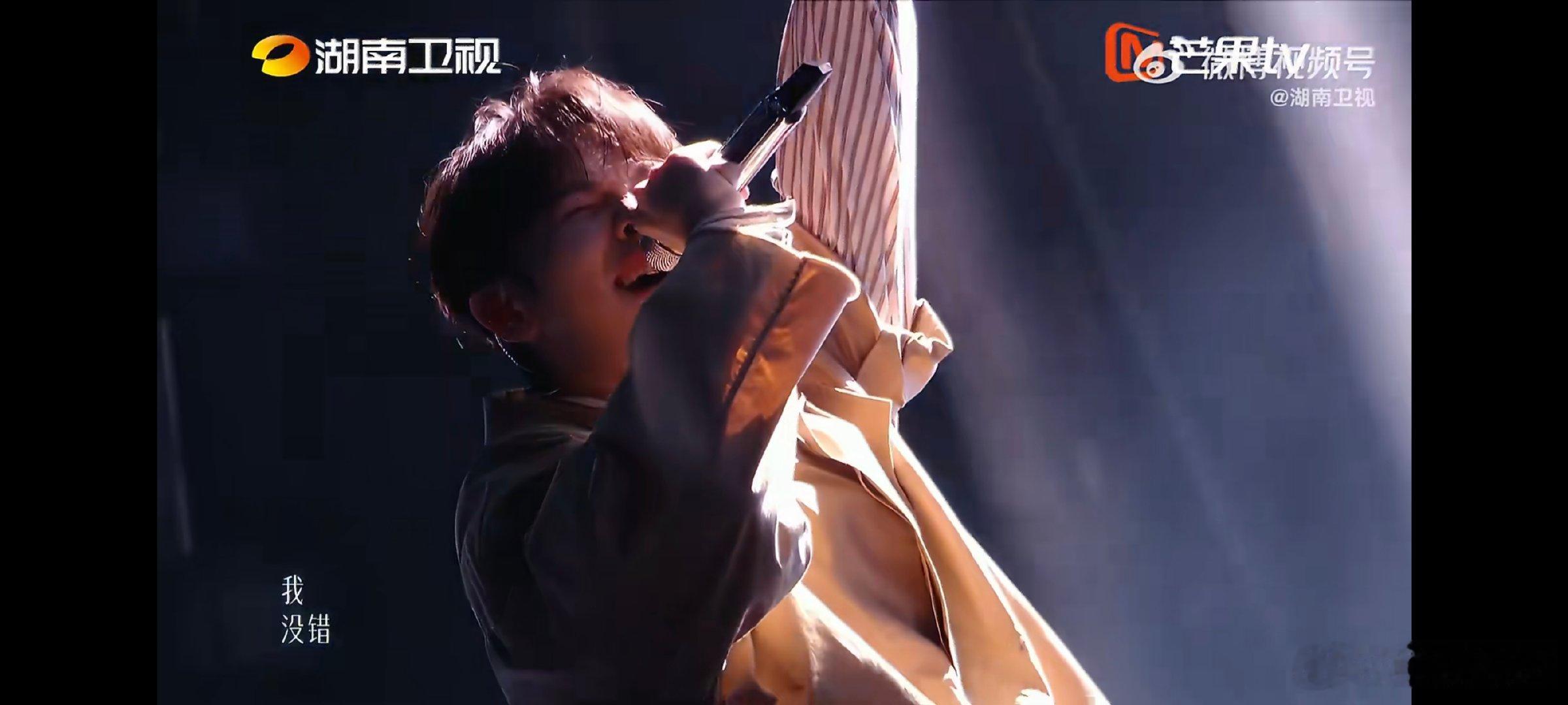 歌手直播被尤长靖唱哭了尤长靖内核尤长靖对于歌曲情绪的把控恰到好处，没有刻意煽情却