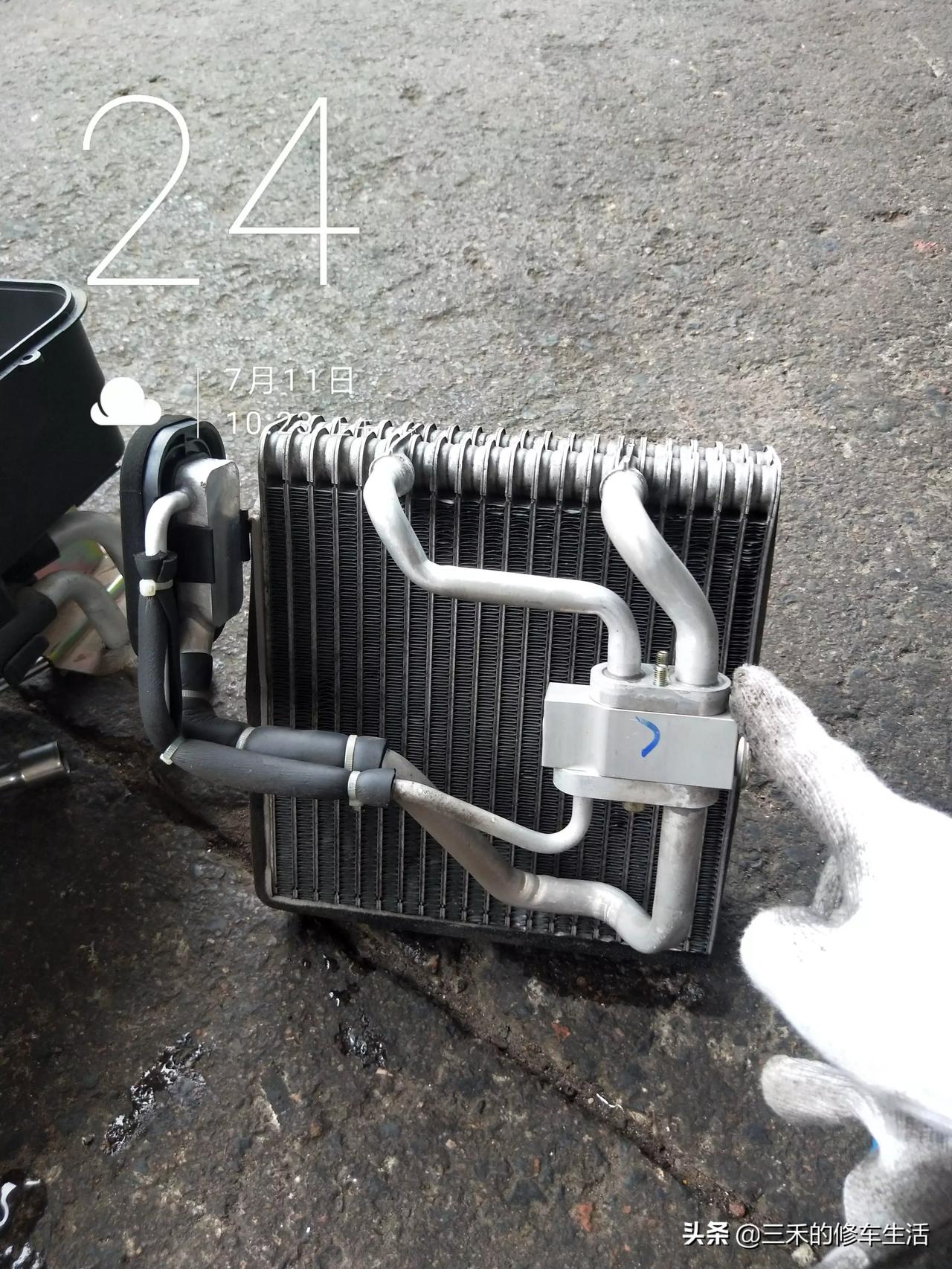 这是一个让人很生气的事，新车一年零6个月，就出现这样的问题，让车主很苦恼，也很气