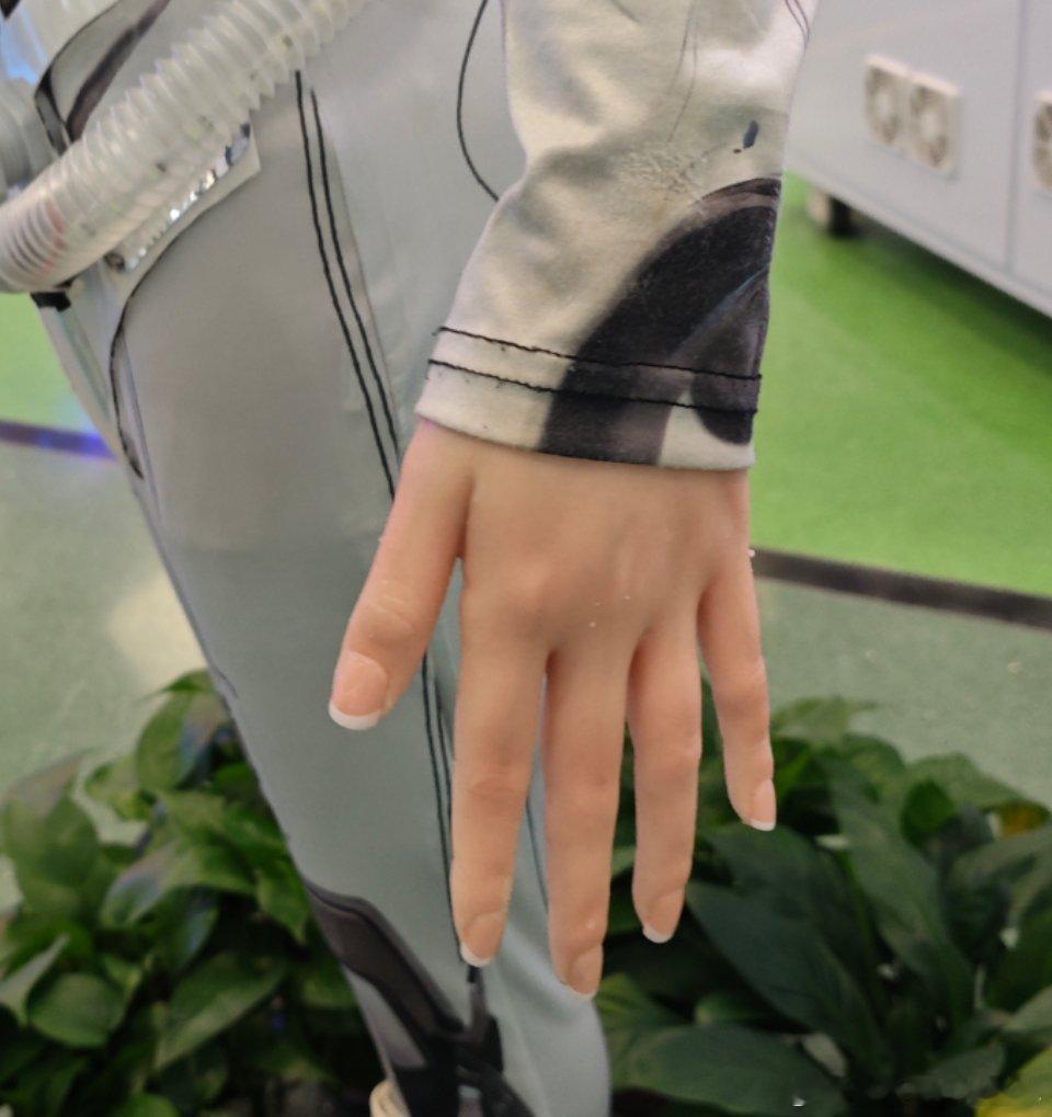 看这是机器人还是真人？ ​​​