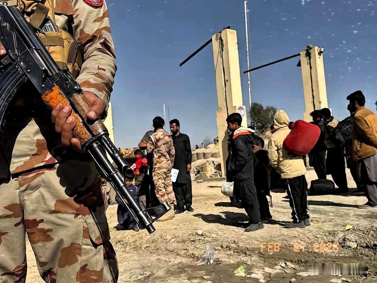 突发！巴基斯坦直接轰炸喀布尔！，两国已进入公开战争。南亚再添一把大火，巴基斯坦用